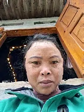 xuxulovezz online show from 12.18.25