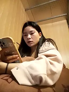 Snapshot of Suny_babyy chatting on 12.04.25 Suny babyy online show from 12.04.25