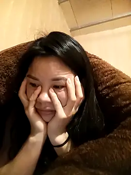 Snapshot of Suny_babyy chatting on 12.17.25 Suny babyy online show from 12.17.25