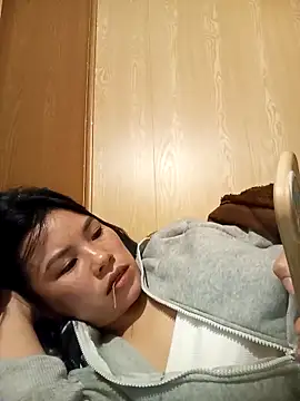 Snapshot of Suny_babyy chatting on 12.19.25 Suny babyy online show from 12.19.25