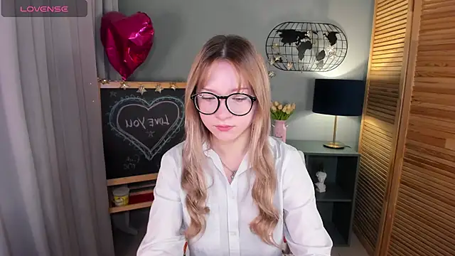 elliupp online show from 10.05.25