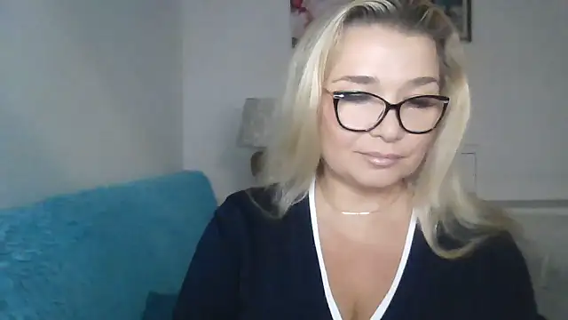 Myrienna online show from 09.30.25