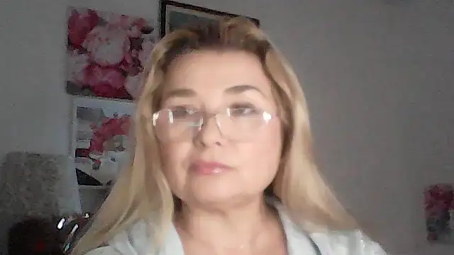 Myrienna online show from 11.26.25