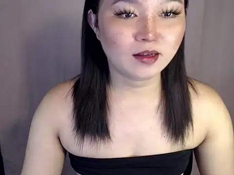 Eyes-on-me online show from 12.03.25