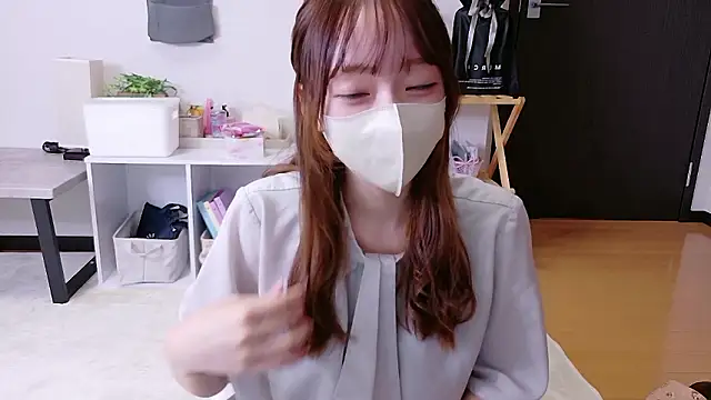 saku sakura  online show from 10.13.25