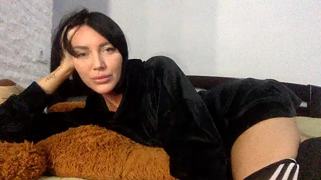 Veymoria online show from 11.18.25