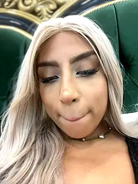 Snapshot of CourtneyRoses chatting on 10.09.25 CourtneyRoses online show from 10.09.25