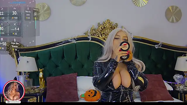 Snapshot of CourtneyRoses chatting on 10.31.25 CourtneyRoses online show from 10.31.25