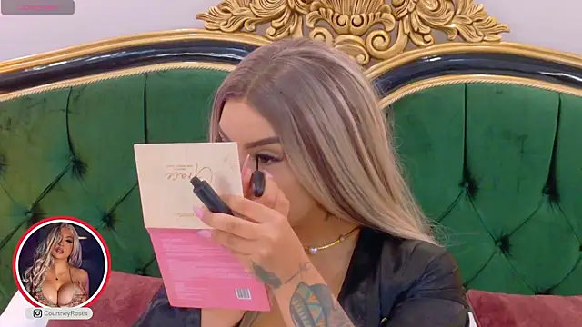 Snapshot of CourtneyRoses chatting on 11.15.25 CourtneyRoses online show from 11.15.25