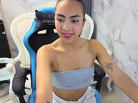 Snapshot of Katyrider_a chatting on 10.05.25 Katyrider a online show from 10.05.25