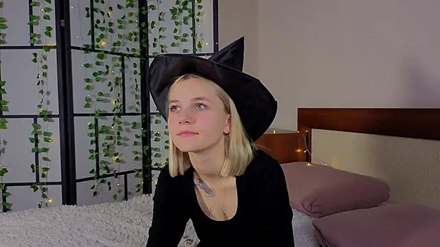 KelleDomin online show from 10.19.25