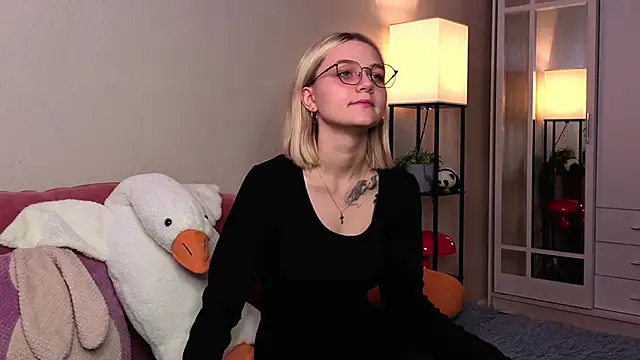 KelleDomin online show from 10.25.25