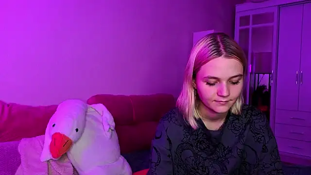 KelleDomin online show from 10.27.25