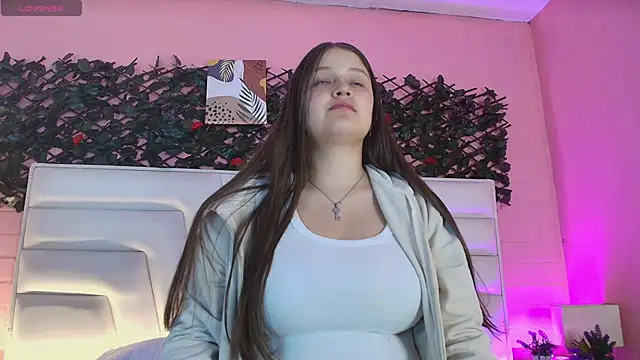 Snapshot of Krystal_Heartss chatting on 02.14.26 Krystal Heartss online show from 02.14.26