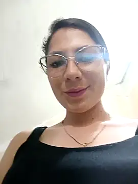 Mia-love-03 online show from 10.23.25