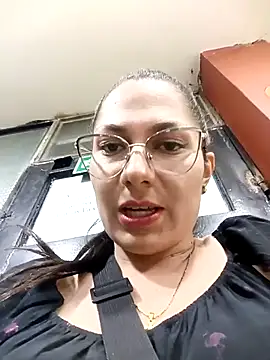 Mia-love-03 online show from 11.07.25