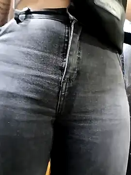 Mia-love-03 online show from 11.11.25