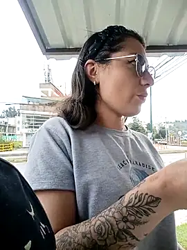 Mia-love-03 online show from 11.24.25