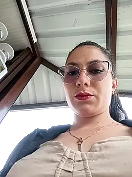 Mia-love-03 online show from 11.25.25