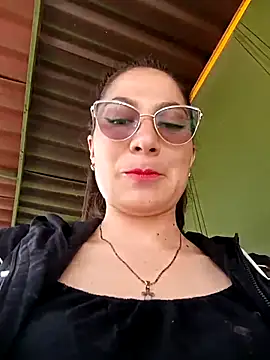 Mia-love-03 online show from 11.28.25