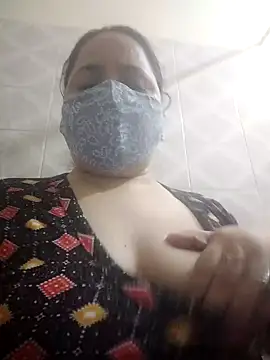 Snapshot of Cute-Purva chatting on 10.25.25 Cute-Purva online show from 10.25.25