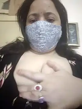 Snapshot of Cute-Purva chatting on 10.29.25 Cute-Purva online show from 10.29.25