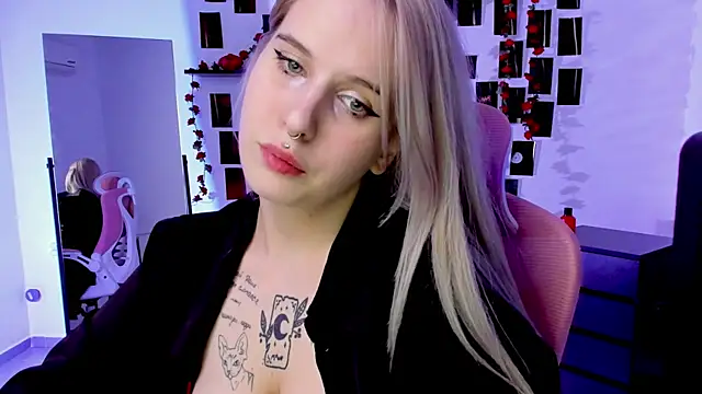 Snapshot of IngannaMorte chatting on 10.04.25 IngannaMorte online show from 10.04.25