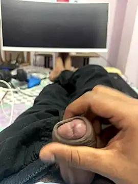 Snapshot of slaveboi9876 chatting on 12.14.25 slaveboi9876 online show from 12.14.25