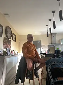 Snapshot of Roccobis chatting on 12.16.25 Roccobis online show from 12.16.25