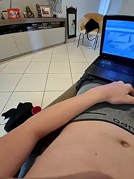 Snapshot of Salsicha244 chatting on 10.24.25 Salsicha244 online show from 10.24.25