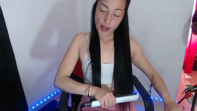 Snapshot of Megan_love01 chatting on 10.04.25 Megan love01 online show from 10.04.25