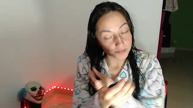 Snapshot of Megan_love01 chatting on 10.12.25 Megan love01 online show from 10.12.25
