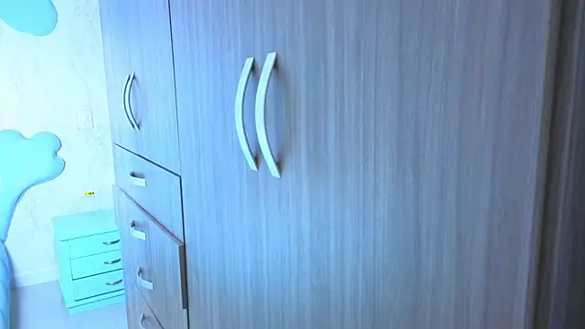 Mia Cuttee online show from 11.13.25