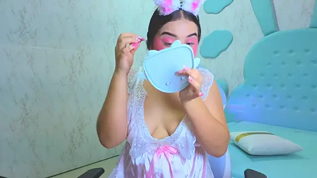 Mia Cuttee online show from 11.24.25