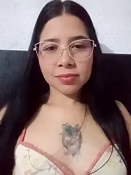 elyne hot online show from 10.17.25