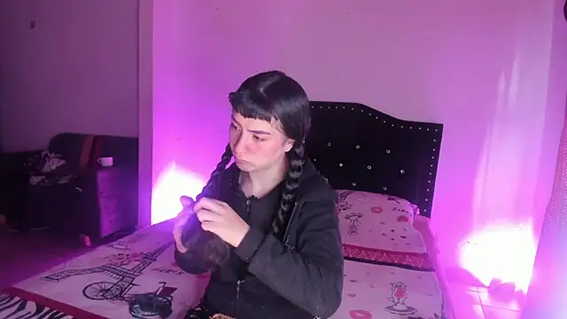 kitty  chs online show from 11.29.25