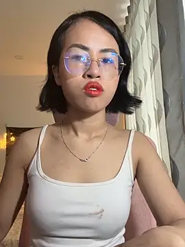 EllieYoon online show from 12.19.25