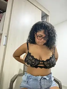 miiabrown18 online show from 10.21.25