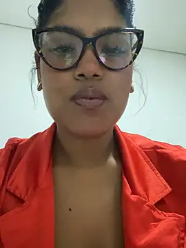 miiabrown18 online show from 10.22.25