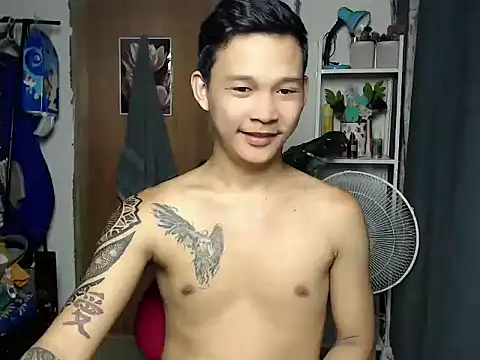 Snapshot of asianmonstercock05 chatting on 04.28.26 asianmonstercock05 online show from 04.28.26