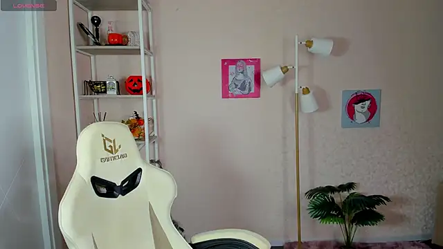 Al1ice Moures online show from 11.24.25