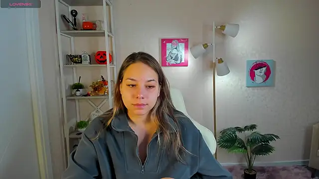 Al1ice Moures online show from 11.26.25