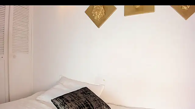 CharlottePetitte online show from 11.25.25