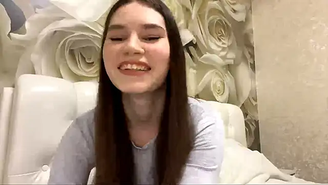 Snapshot of DorieShouse chatting on 10.05.25 DorieShouse online show from 10.05.25