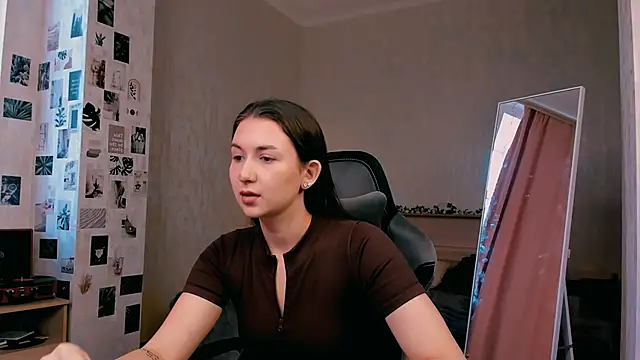 raviolly046 online show from 10.04.25