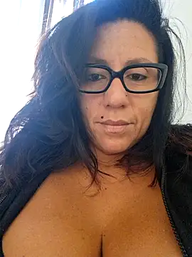 Snapshot of Lolytamilf chatting on 09.30.25 Lolytamilf online show from 09.30.25