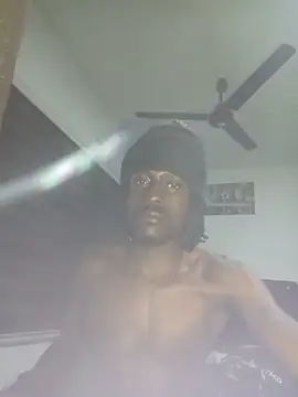 Snapshot of FilmableAntonym chatting on 11.30.25 FilmableAntonym online show from 11.30.25