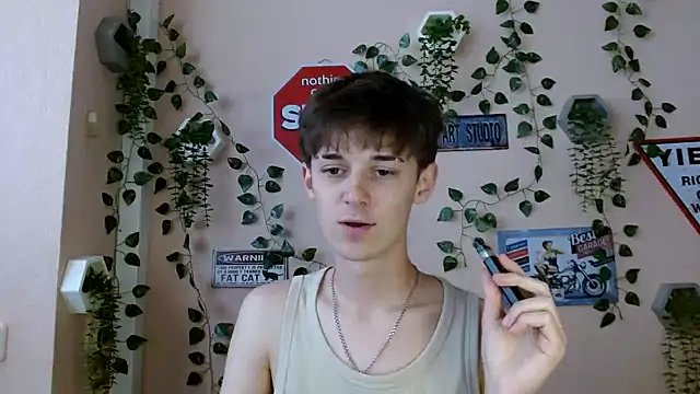 Hoot Dude  online show from 10.05.25