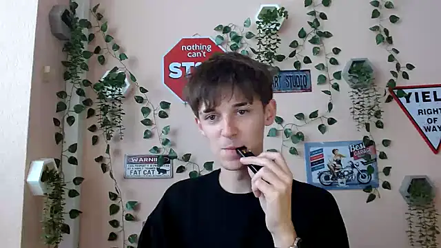 Hoot Dude  online show from 10.06.25