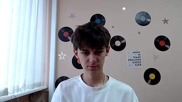 Hoot Dude  online show from 10.07.25